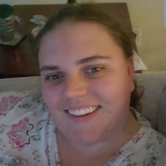 Meet your Posher, Claire - Picture 2 of 2